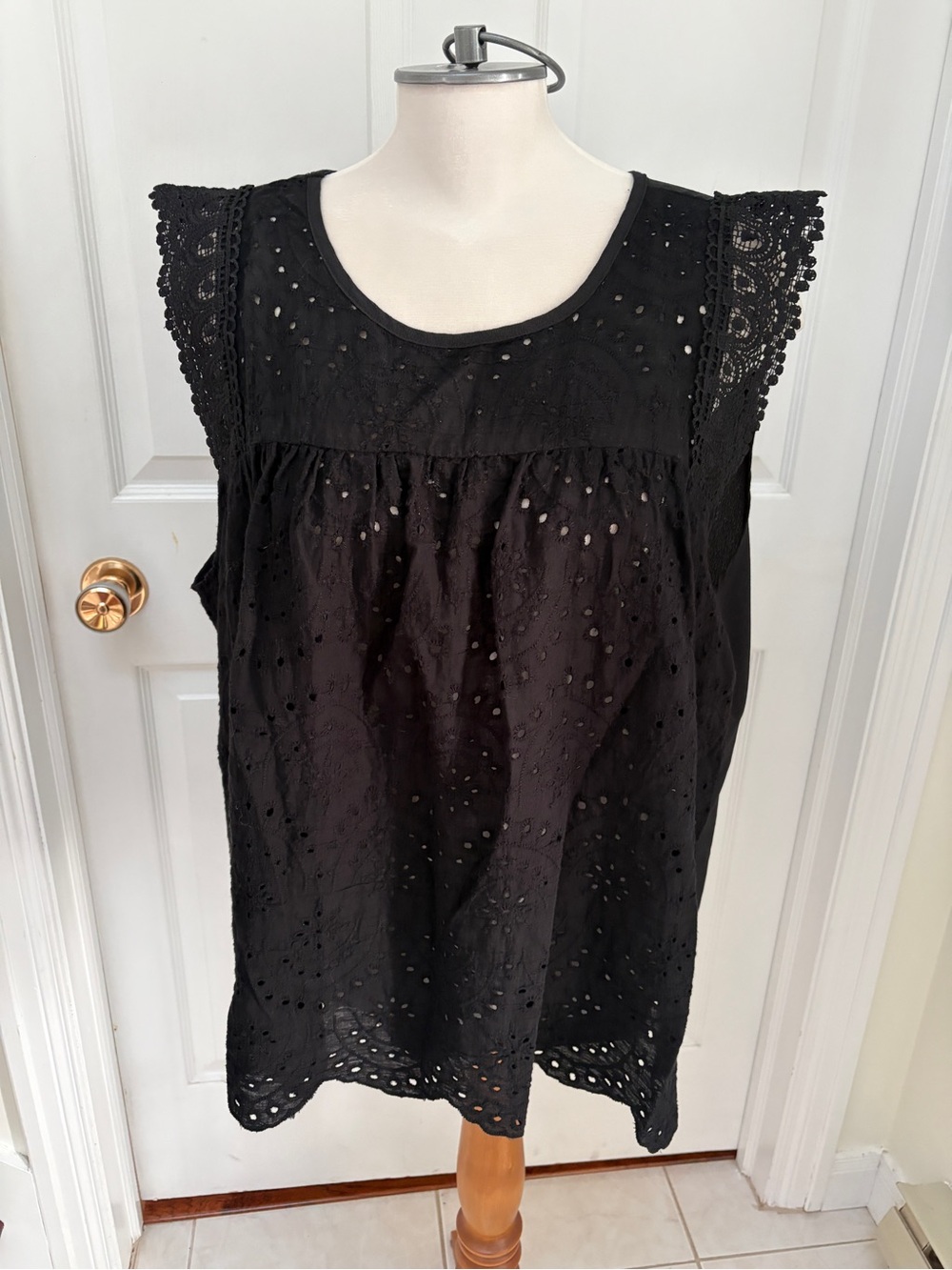 SHEIN Black Eyelet Lace-Trim Sleeveless Tunic